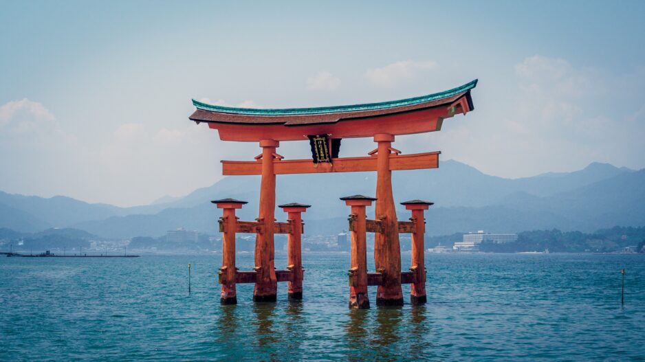 Niedrigzinspolitik und Sparkultur in Japan: Implikationen für die Wirtschaftspolitik